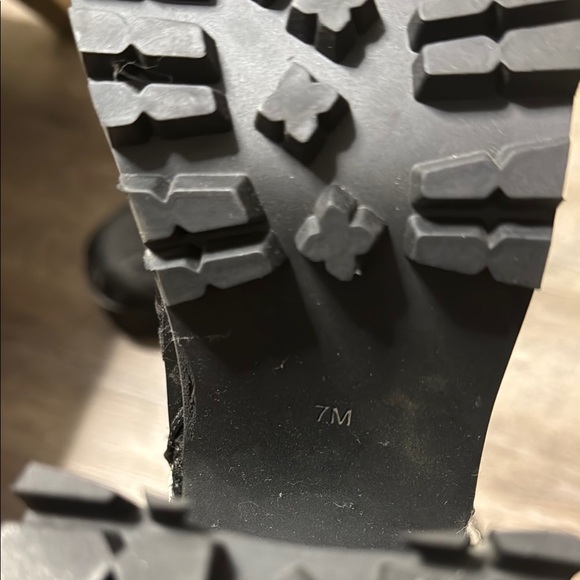 Sold - Picture 3 of 4